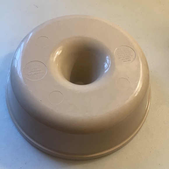 Anchor Hocking Beige Microwaveable Bundt Pan - Picture 2 of 4